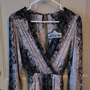 NWTs Angie Black, White, Blue Snake Print Short Romper Misses Medium